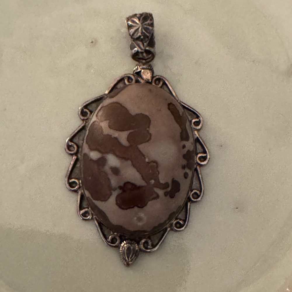 Coffee bean jasper pendant. Like new, 1 3/4 inches, 2 1/4 inches with drop - Picture 2 of 3